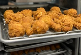 Возвращение куриного бренда: экскурсия на кухню «Ростик’са»