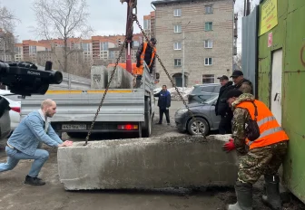 Бетонными блоками преградили въезд на нелегальную СТО в Новосибирске