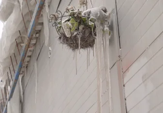 Мобильный комплекс ищет длинные сосульки и высокие сугробы в Новосибирске