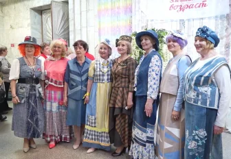 Красота вне времени: стильные дамы 50+ вышли на подиум в Новосибирске