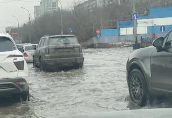 Из-за потопа на Ипподромской изменили маршрут троллейбусы в Новосибирске