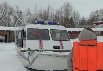 Юного Саву из Новосибирска прокатили на машине ДПС и катере «Тайфун»