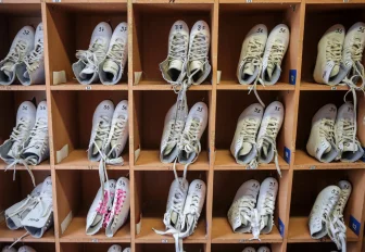 Ещё пять катков и две горки открывают в парках Новосибирска