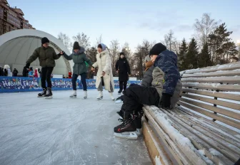 Новосибирцев предупредили о скором закрытии катка в Центральном парке