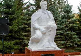 Обновлённый памятник Борису Богаткову открыли в Новосибирске