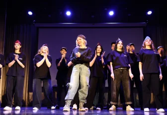 Готовы к новой жизни: традиционный бал устроили для выпускников детдомов