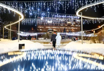 Сверкает и переливается: 25 настроенческих фото новогоднего города