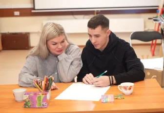 Краски вместо слов: арт-терапия реабилитирует бойцов СВО в Новосибирске