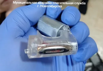 Засунувшего язык в триммер малыша увезли на скорой в Новосибирске