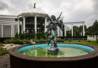Пруд и Пантеон: ходим по Закаменскому крематорию в Новосибирске