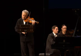 Мировую премьеру с виртуозной скрипичной партией сыграли в зале Каца