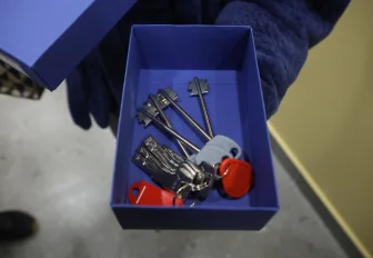 Первые в 2026 году сертификаты на жильё вручили сиротам — мэр Кудрявцев