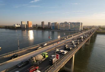 Бетонными блоками перекроют часть Димитровского моста в Новосибирске