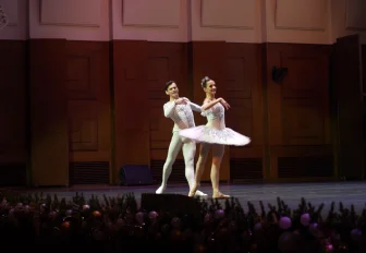 Звёзды Большого театра показали классику русского балета в зале Каца