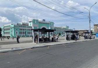 Остановочные павильоны заменили на площади у вокзала Новосибирск-Главный