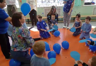 «Зажги синим!»: необычным фейерверком напомнили об аутизме в Новосибирске