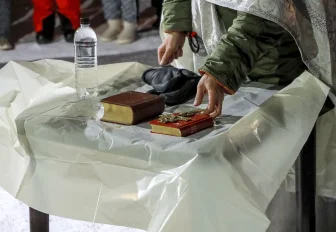 300 осуждённых окунулись в святую воду в Новосибирской области