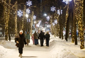 К 23 февраля Первомайский и Театральный скверы освободят от украшений