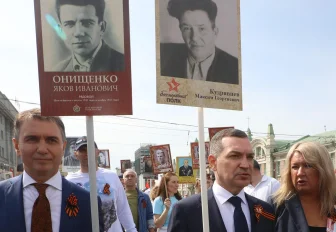 Мэр Кудрявцев пронёс по центру города портрет деда-фронтовика