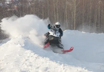 Новосибирцам запретили выезжать на лёд на снегоходах и мотособаках