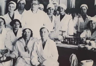 Лекарства, ликёры и пирожные продавали в аптеках сто лет назад