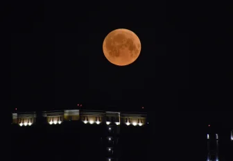 Сразу два полнолуния увидят новосибирцы в мае