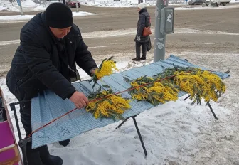 Продажу цветов к 8 Марта открыли на улицах Новосибирска