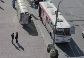 В Новосибирске запретили высаживать детей из транспорта на каникулах