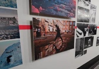 Стритом едины: случайные кадры с улиц Новосибирска собрали на выставке