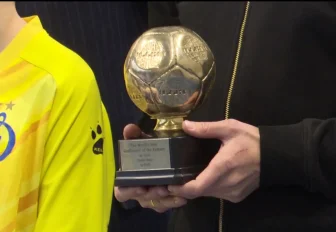 «Золотой мяч» Льва Яшина привезли в новосибирскую школу «Динамо»