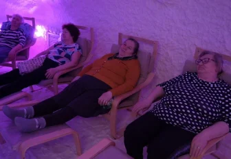 Соляные пещеры и массаж: как ветераны войны восстанавливают здоровье