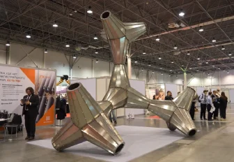 Стального богомола выставили на строительной неделе в Экспоцентре