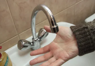 Горячую воду отключат с 16 мая в четырёх районах Новосибирска