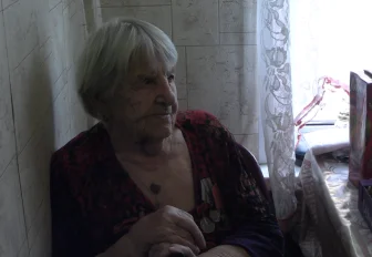 Сироты помогают: подростки из «Тёплого дома» навестили труженицу тыла