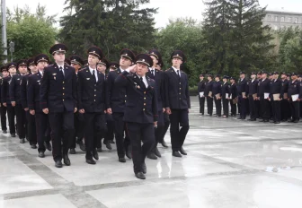 158 полицейским вручили офицерские погоны на Монументе Славы