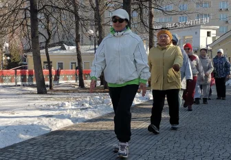 Новосибирцев позвали на бесплатные занятия северной ходьбой: расписание