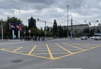 На главной площади Новосибирска появилась «вафельная» разметка