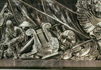 Барельеф-невидимка: рассматриваем самую масштабную работу Веры Штейн