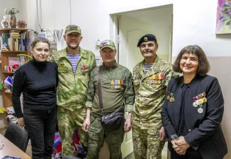 Альманахи со стихами и прозой героев СВО передали в школы ОбьГЭСа