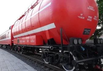 103 тонны воды вылил в огонь пожарный поезд под Новосибирском