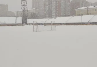 Последнюю игру футбольного сезона перенесли из-за снегопада в Новосибирске