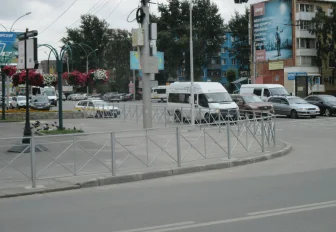 Тысячу погнутых ограждений заменят на центральных улицах Новосибирска
