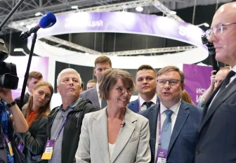 Вице-премьер Чернышенко оценил новосибирский солнечный дом на «Технопроме»