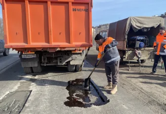 Ямочный ремонт ускорили на дорогах Новосибирской области