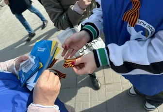 Георгиевские ленты начали раздавать на улицах Новосибирска