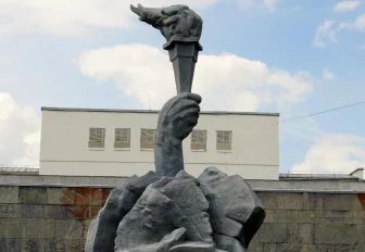 Факел свободы и правды: сквер Героев Революции от основания до наших дней