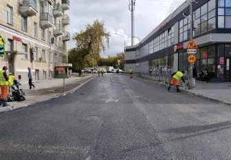 В износостойкий асфальт одели улицу Ветковскую в Новосибирске