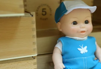 Завёрнутого в пакет младенца нашли в мороз в новосибирском дворе