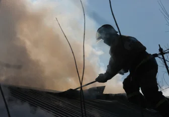 Двое мужчин погибли на пожаре в селе Турнаево под Новосибирском (18+)