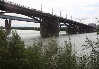 Центральные полосы Октябрьского моста отремонтируют в этом году